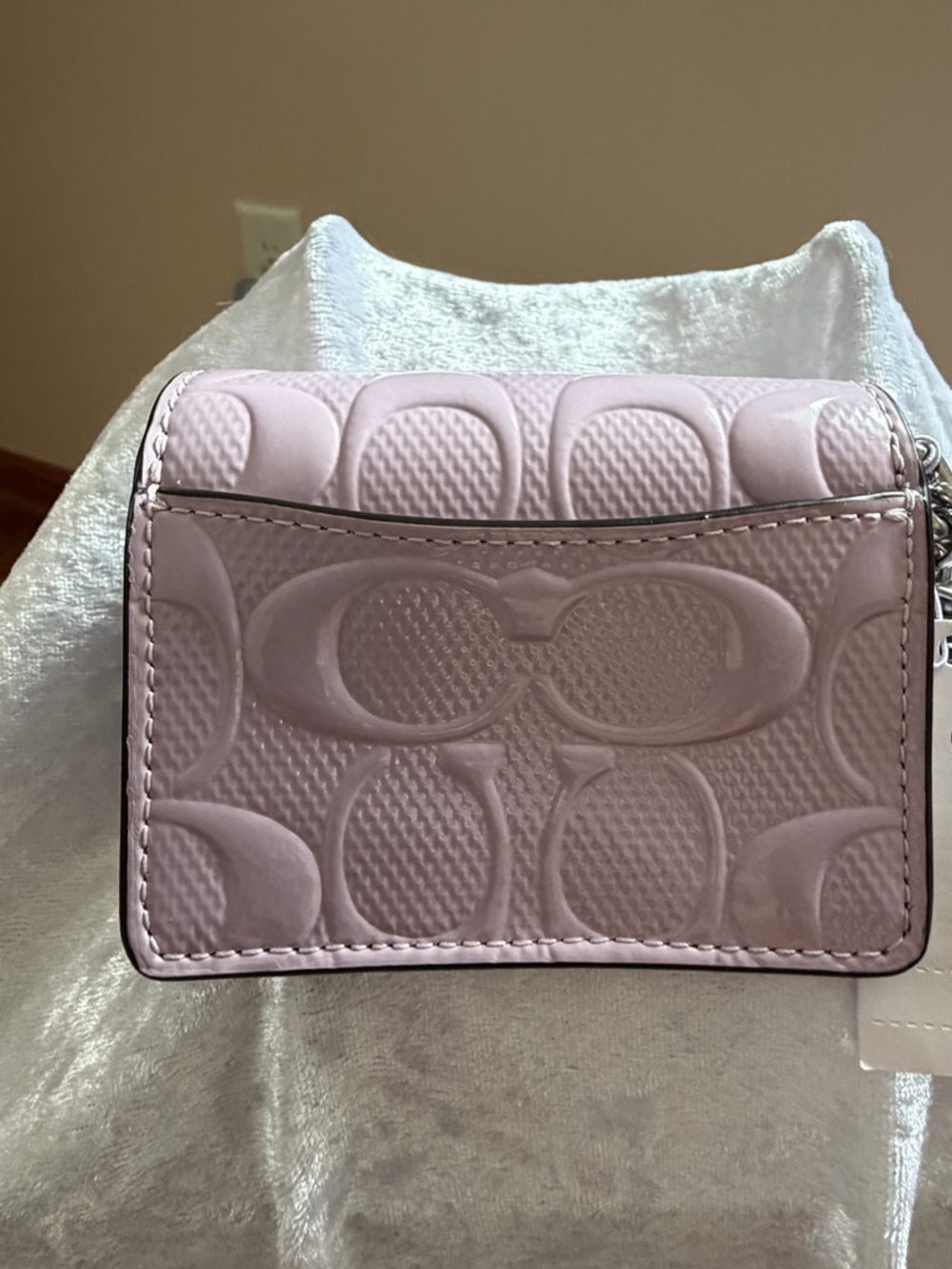 NWT-Coach Klare Bag Charm
In Signature Pink Leather with “C” charm - Picture 2 of 6